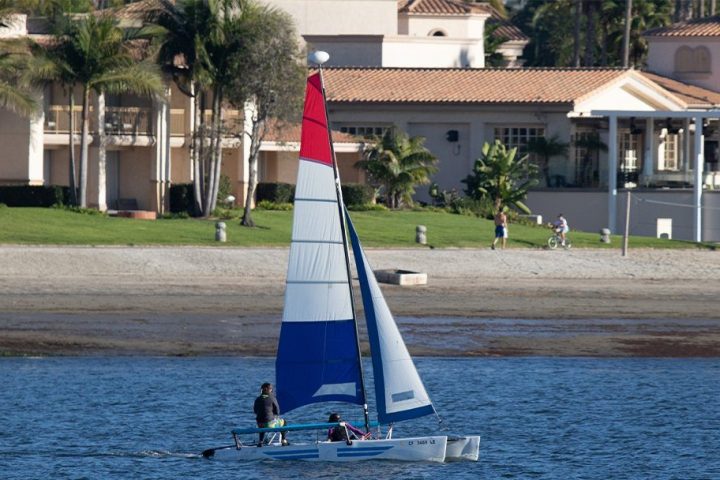 a small boat in a body of water